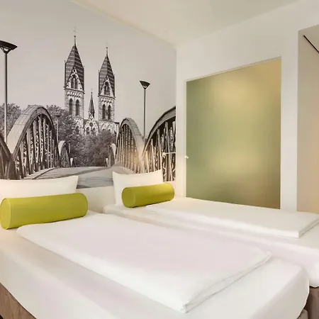 Hotel Super 8 3*