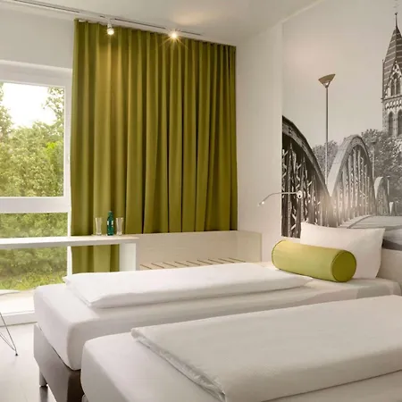 Hotel Super 8 3*