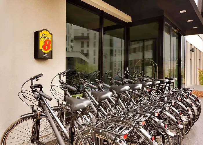 Super 8 Hotel 3*